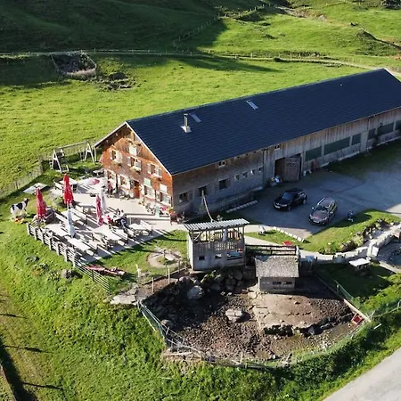 Jausenstation Neuschwand Farm stay *