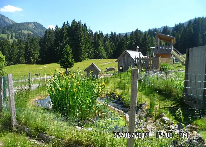 Jausenstation Neuschwand Farm stay *